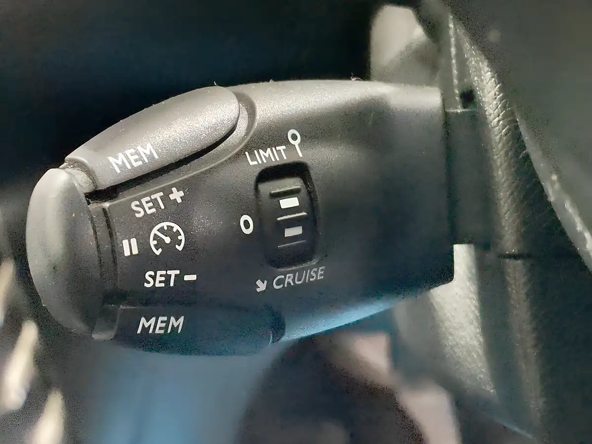 Used 2016 Peugeot 308 Sw Active Silver - Interior and Exterior details 18