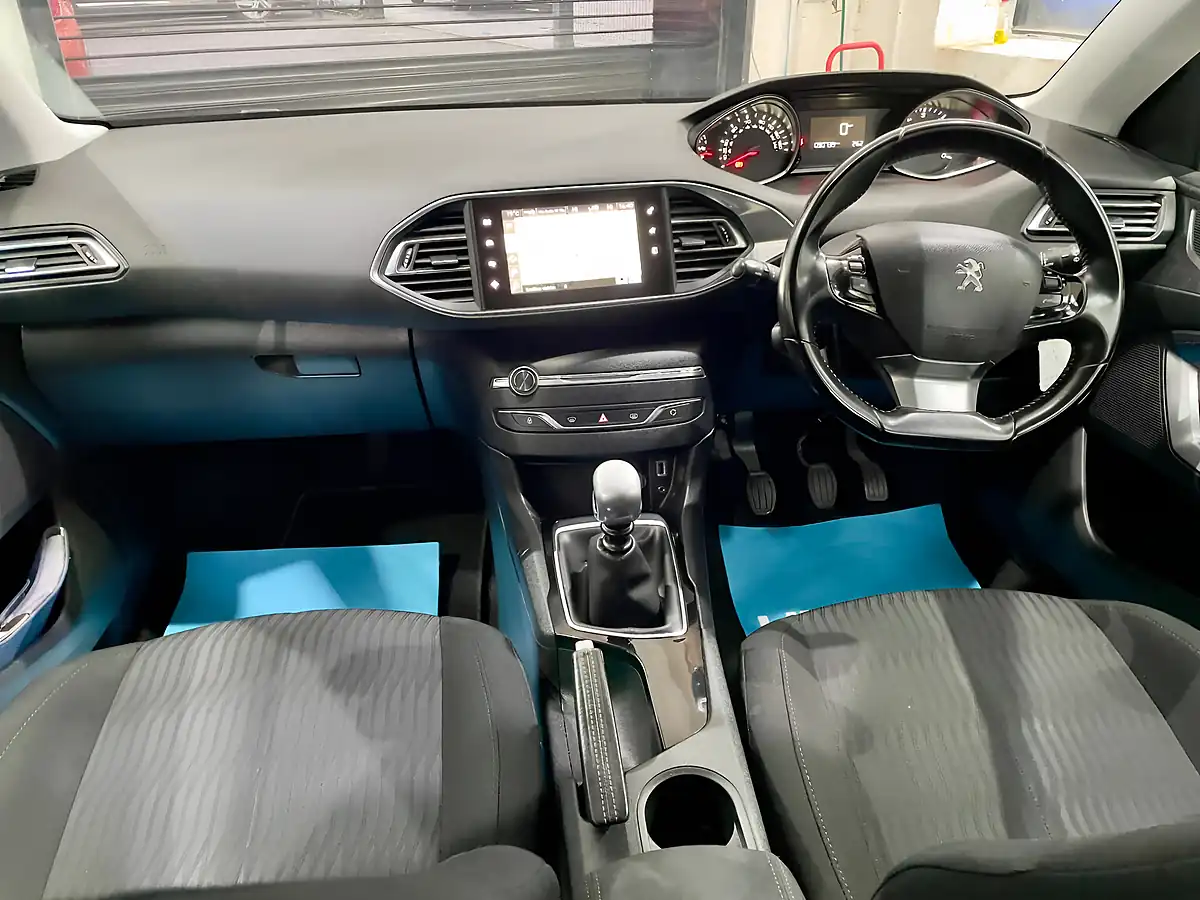 Used 2016 Peugeot 308 Sw Active Silver - Interior and Exterior details 9