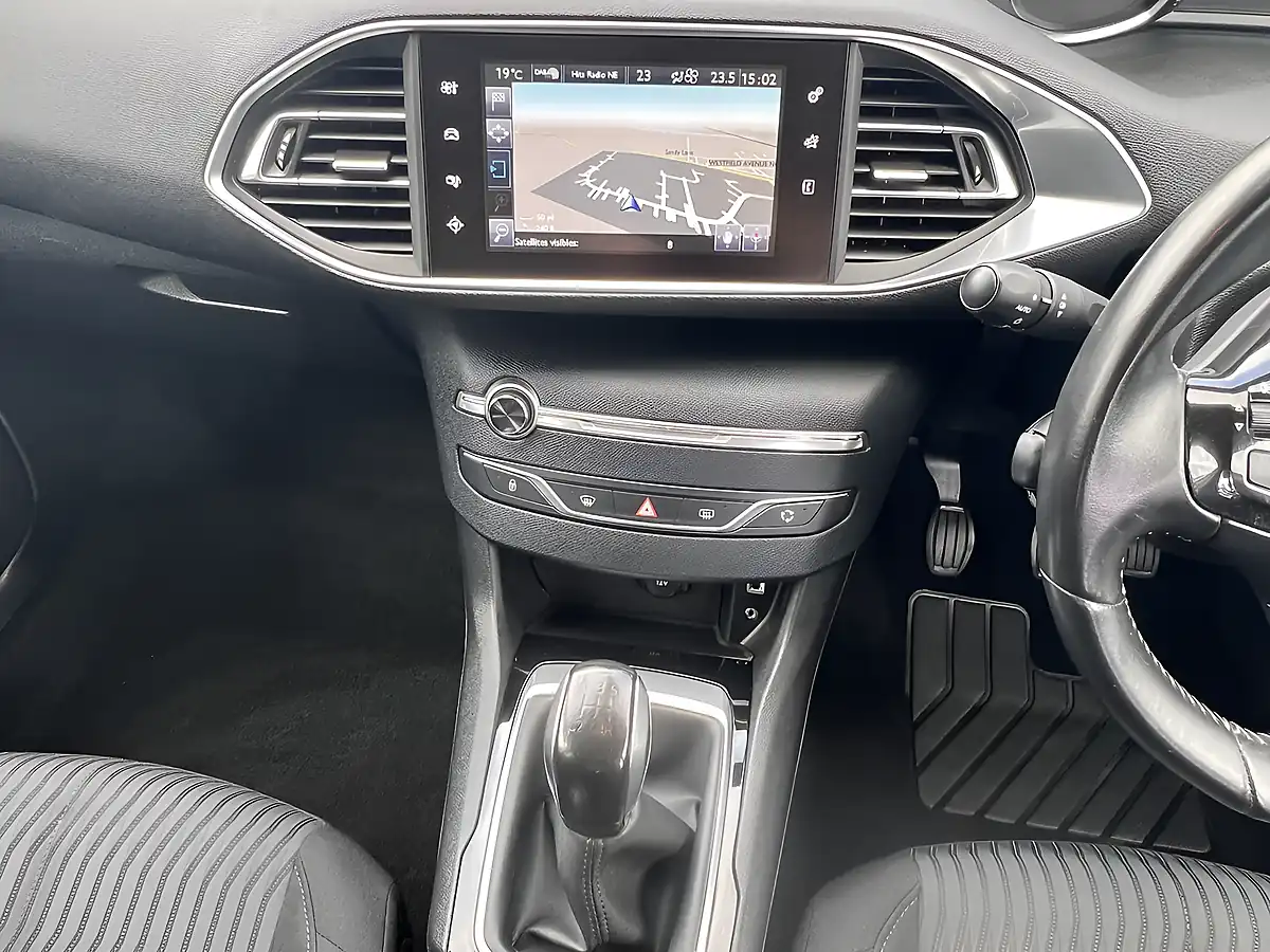 Used 2016 Peugeot 308 Sw Active Silver Met - Interior and Exterior details 14