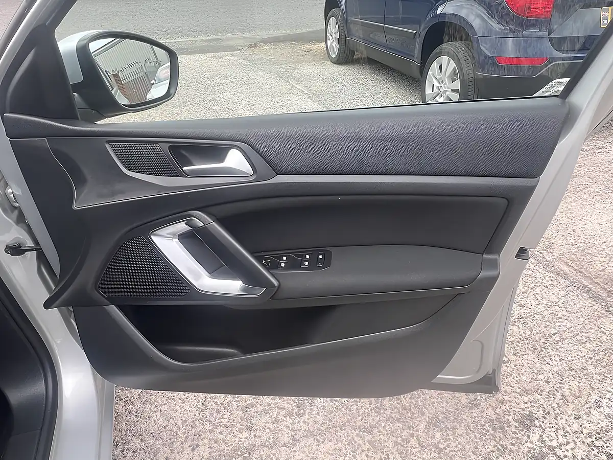 Used 2016 Peugeot 308 Sw Active Silver Met - Interior and Exterior details 17