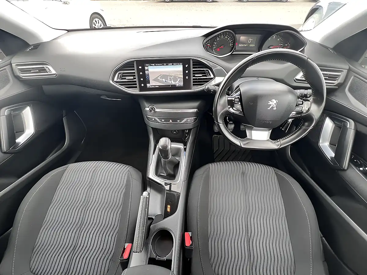 Used 2016 Peugeot 308 Sw Active Silver Met - Interior and Exterior details 4