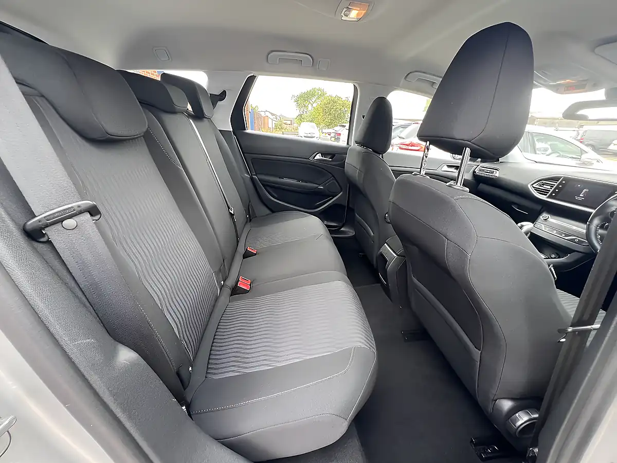 Used 2016 Peugeot 308 Sw Active Silver Met - Interior and Exterior details 7