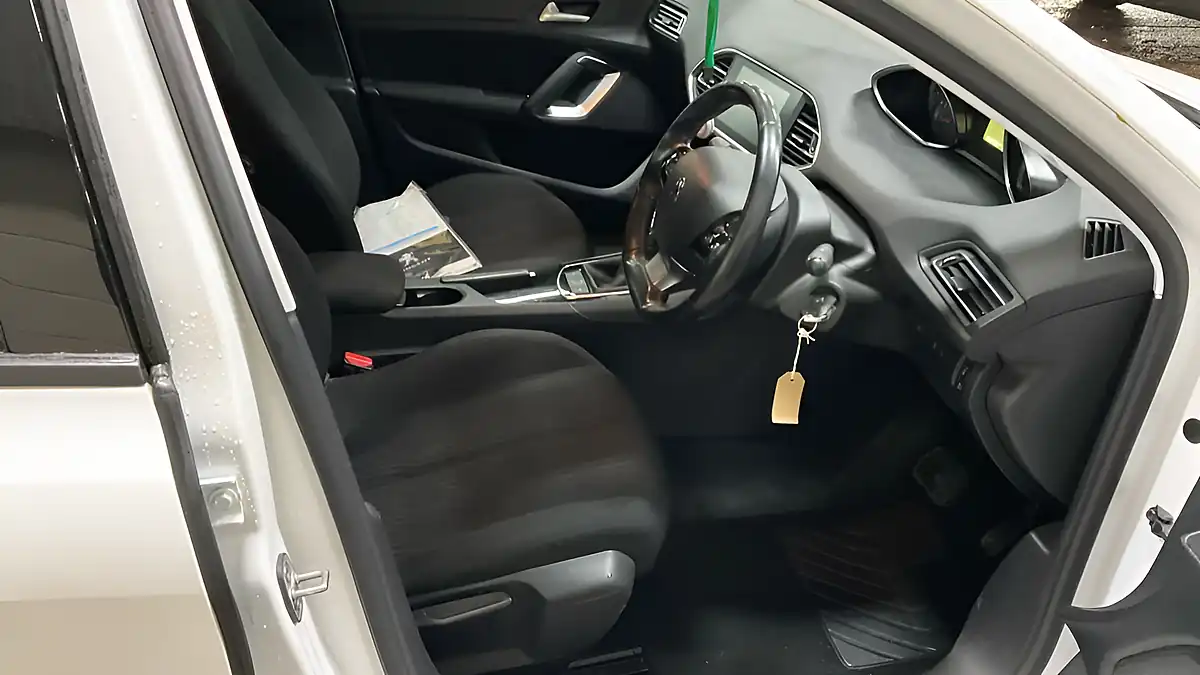 Used 2016 Peugeot 308 Sw Active White - Interior and Exterior details 10