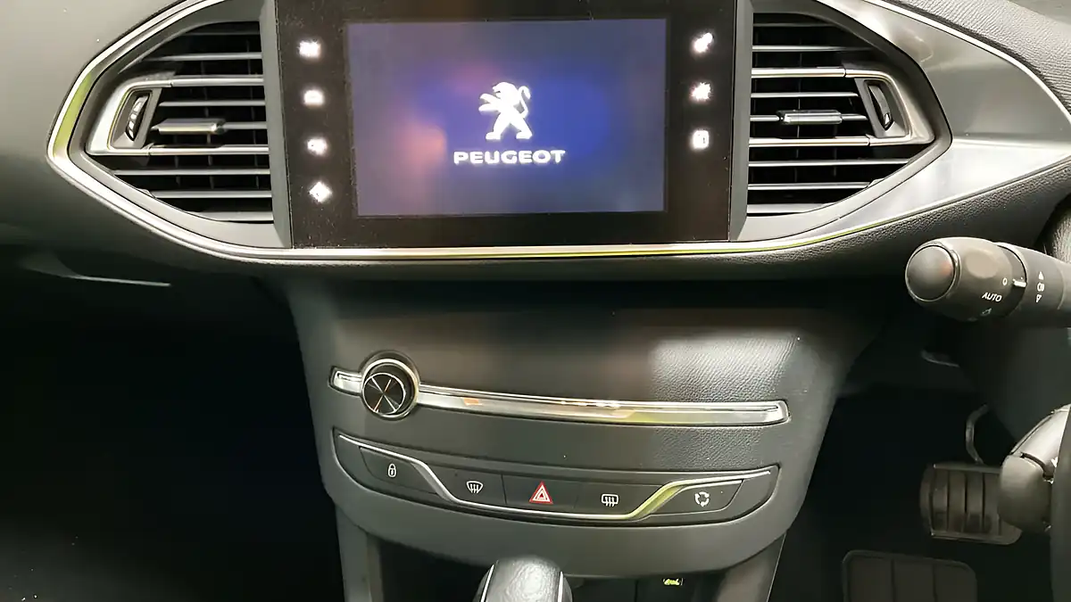 Used 2016 Peugeot 308 Sw Active White - Interior and Exterior details 8