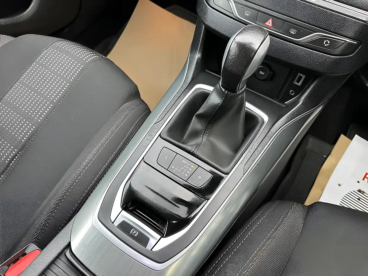Used 2016 Peugeot 308 Sw Allure Blue - Interior and Exterior details 17