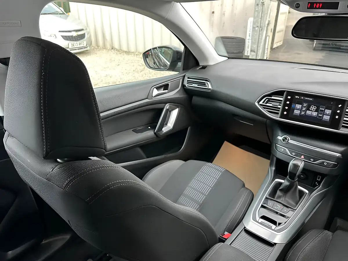 Used 2016 Peugeot 308 Sw Allure Blue - Interior and Exterior details 3