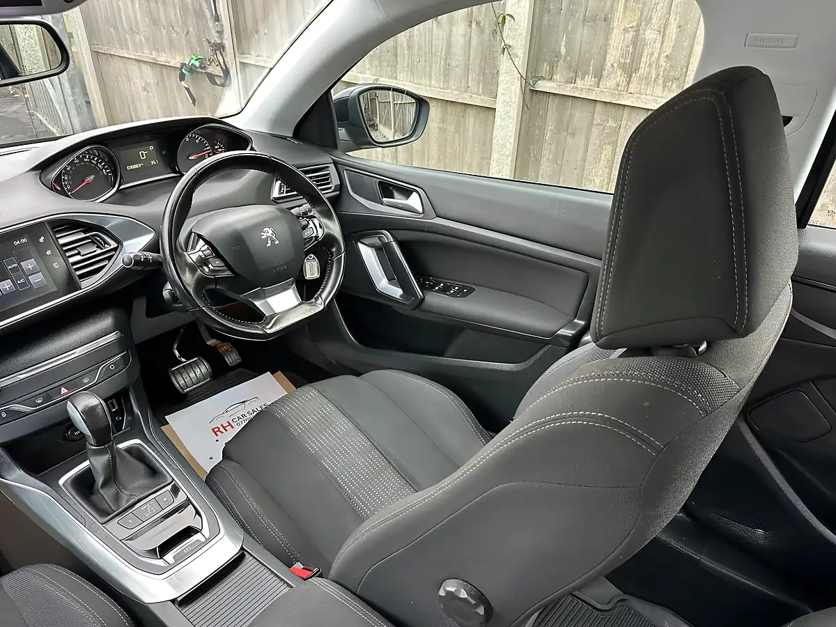 Used 2016 Peugeot 308 Sw Allure Blue - Interior and Exterior details 5