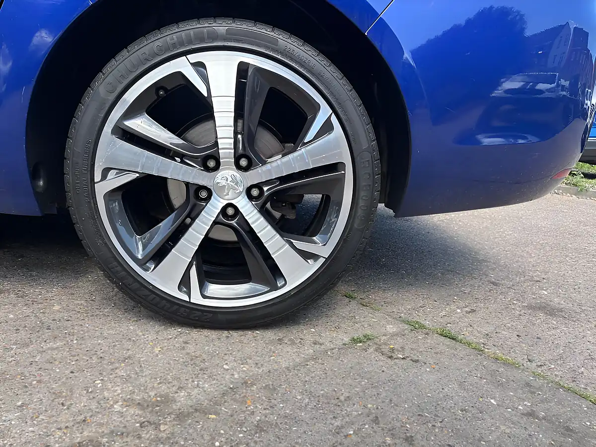 Used 2016 Peugeot 308 Sw GT Line Blue - Interior and Exterior details 5