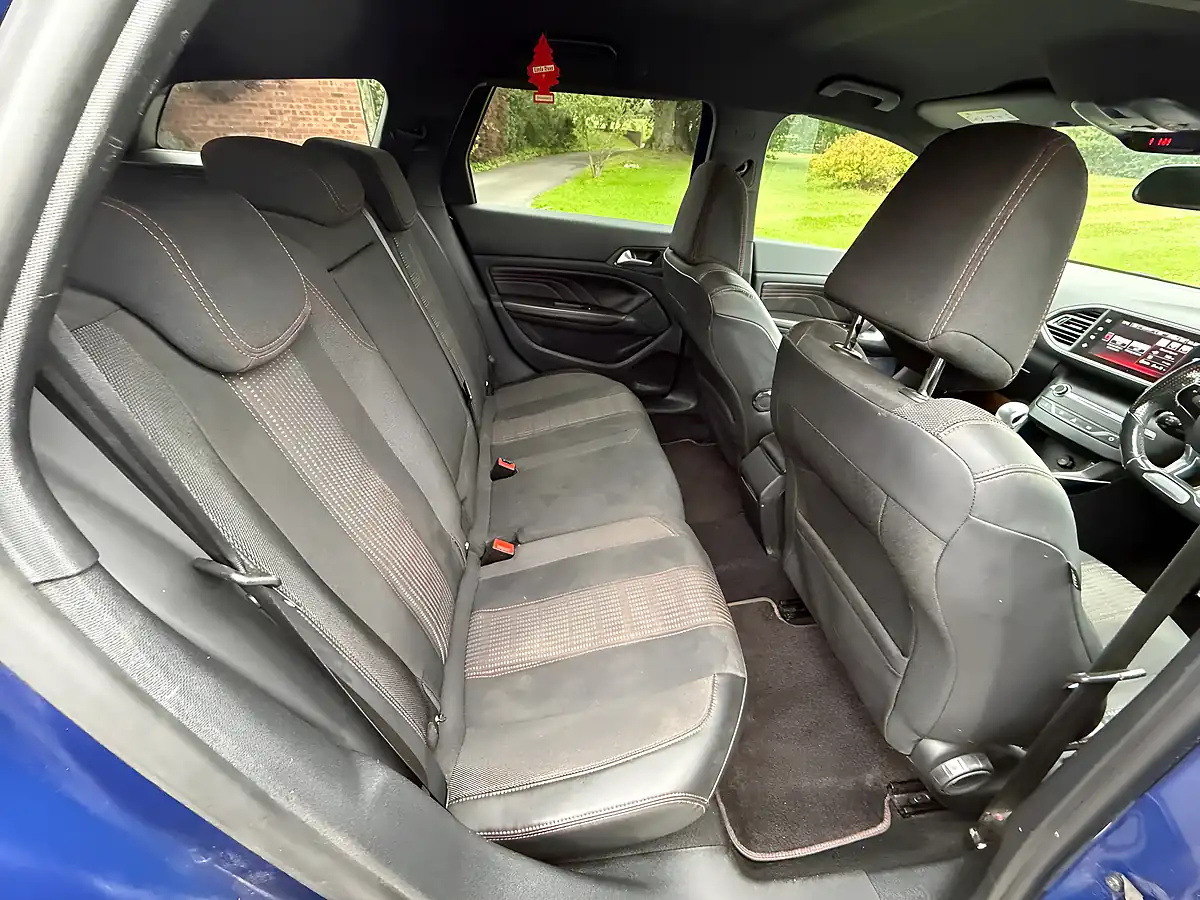 Used 2016 Peugeot 308 Sw GT-Line Blue - Interior and Exterior details 12
