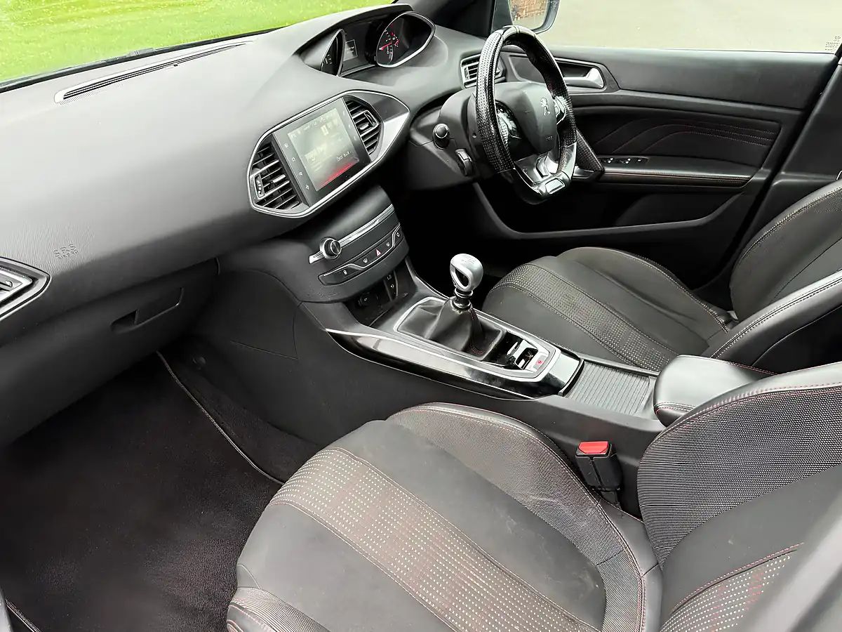 Used 2016 Peugeot 308 Sw GT-Line Blue - Interior and Exterior details 14