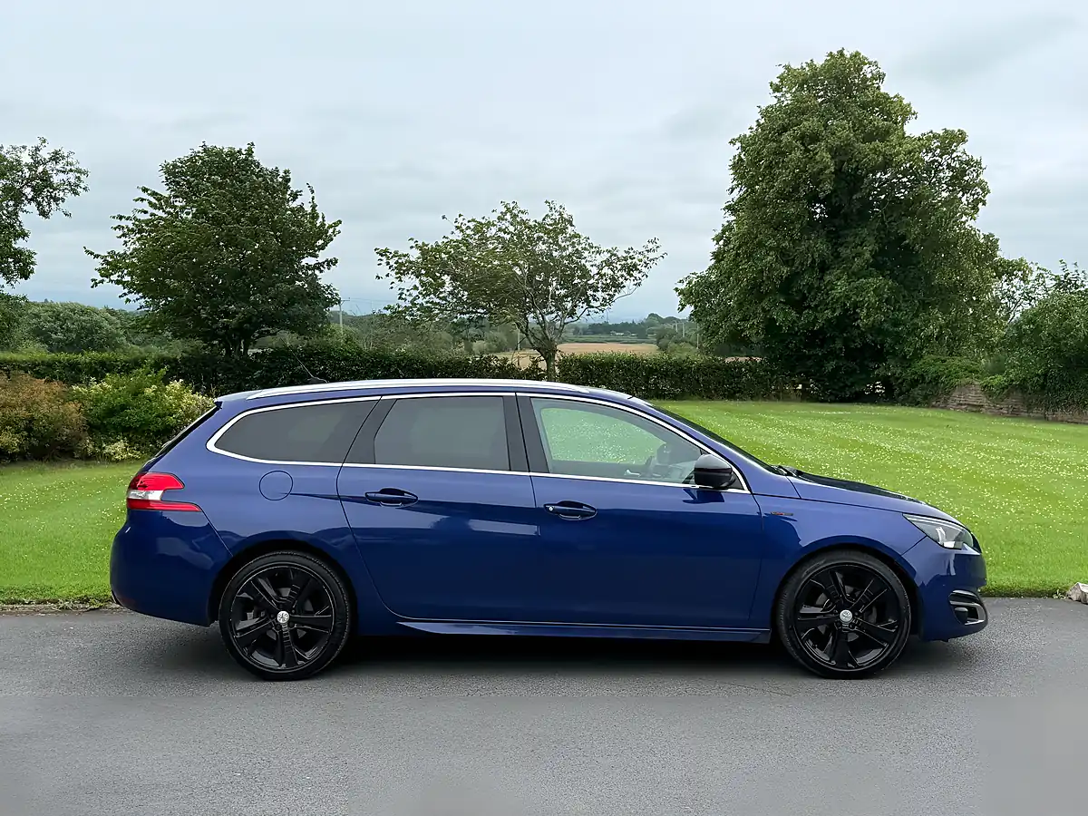 Used 2016 Peugeot 308 Sw GT-Line Blue - Interior and Exterior details 4