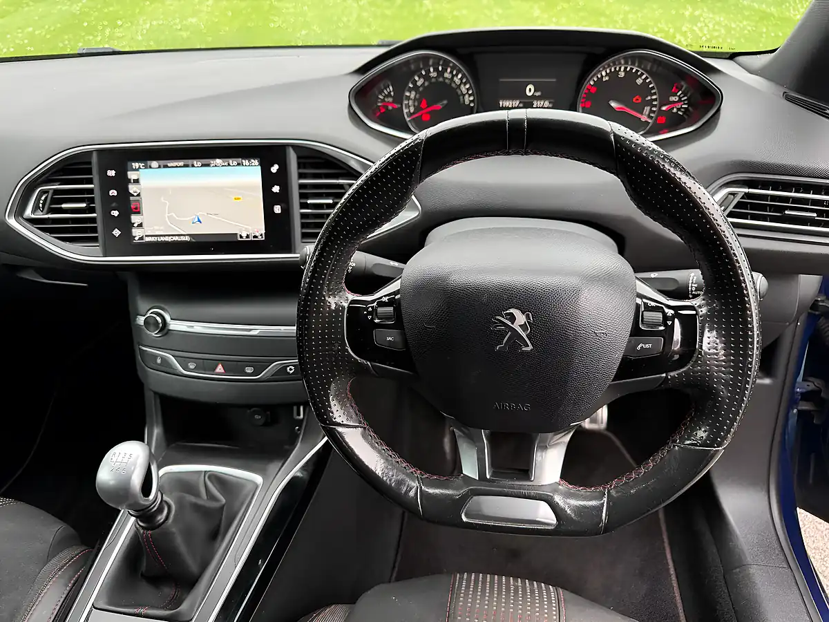 Used 2016 Peugeot 308 Sw GT-Line Blue - Interior and Exterior details 9
