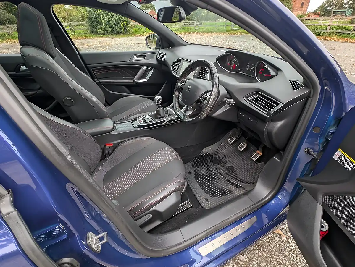 Used 2016 Peugeot 308 Sw GT Line Magnetic Blue - Interior and Exterior details 11