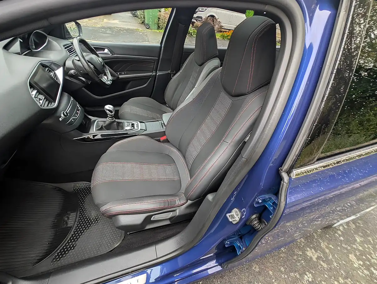 Used 2016 Peugeot 308 Sw GT Line Magnetic Blue - Interior and Exterior details 12