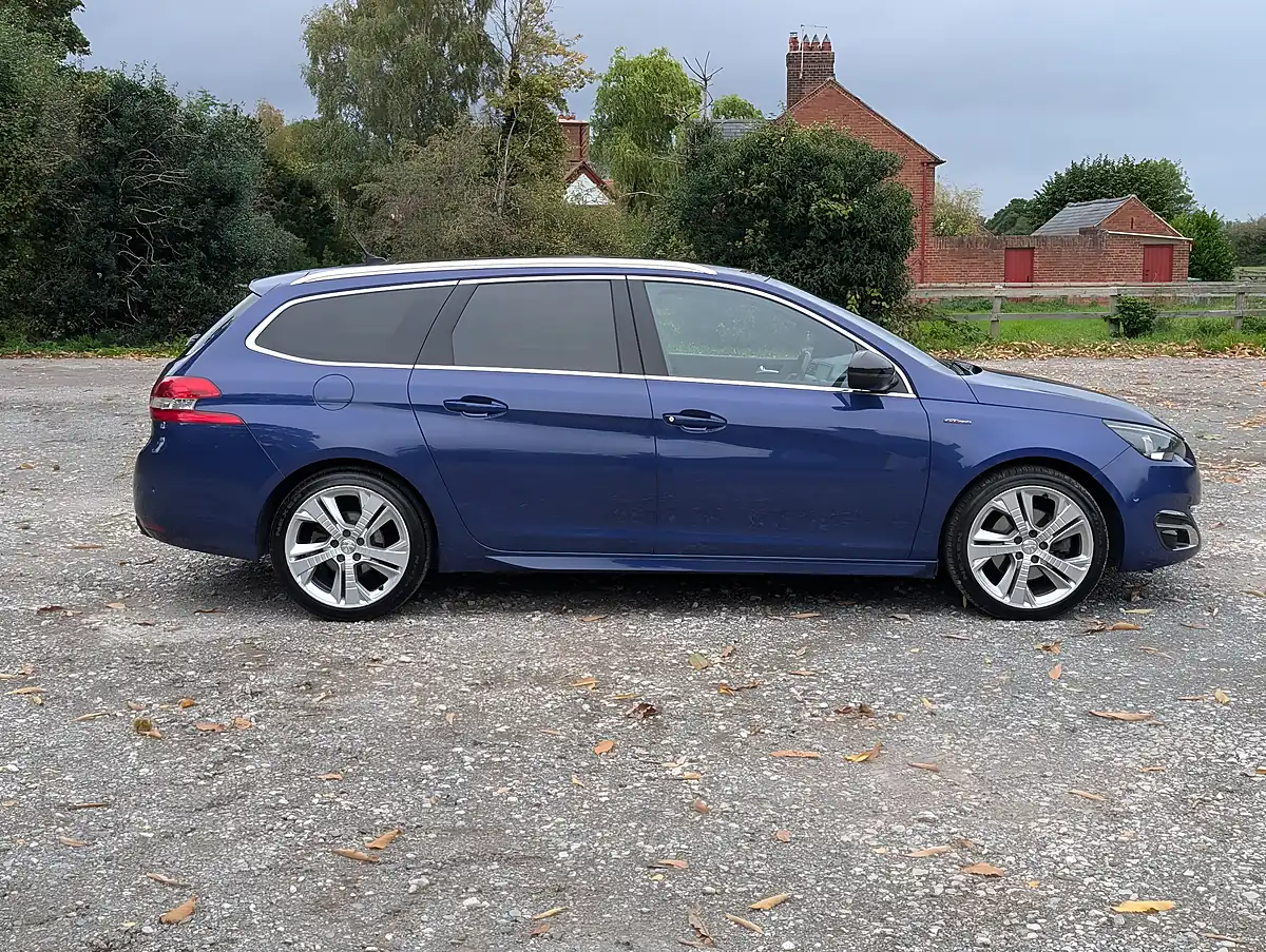 Used 2016 Peugeot 308 Sw GT Line Magnetic Blue - Interior and Exterior details 9