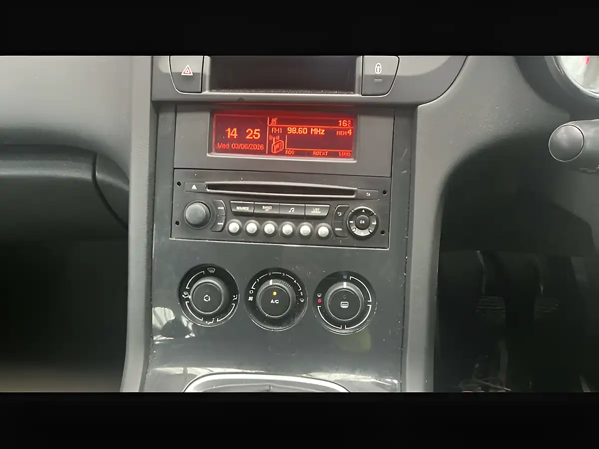 Used 2016 Peugeot 5008 Active Blue Shark Grey - Interior and Exterior details 15