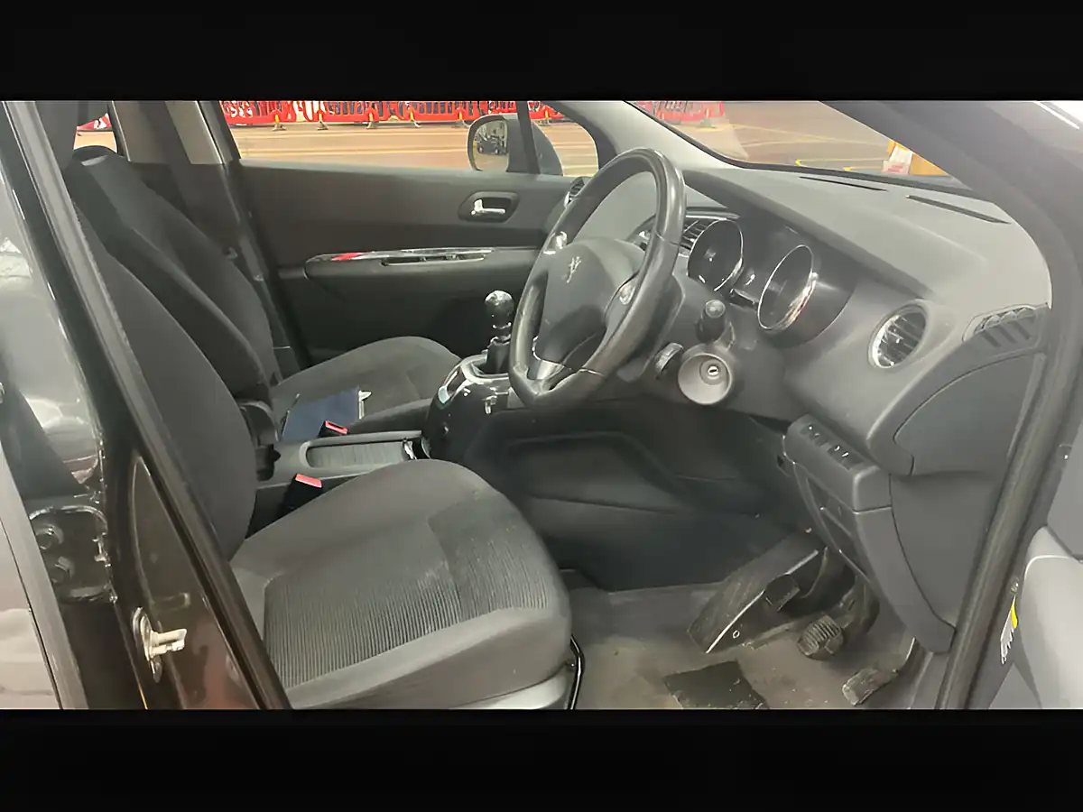 Used 2016 Peugeot 5008 Active Shark Grey - Interior and Exterior details 12