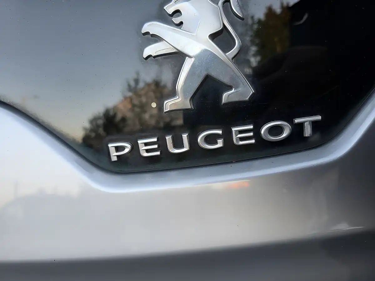 Used 2016 Peugeot 5008 Allure Grey - Interior and Exterior details 14