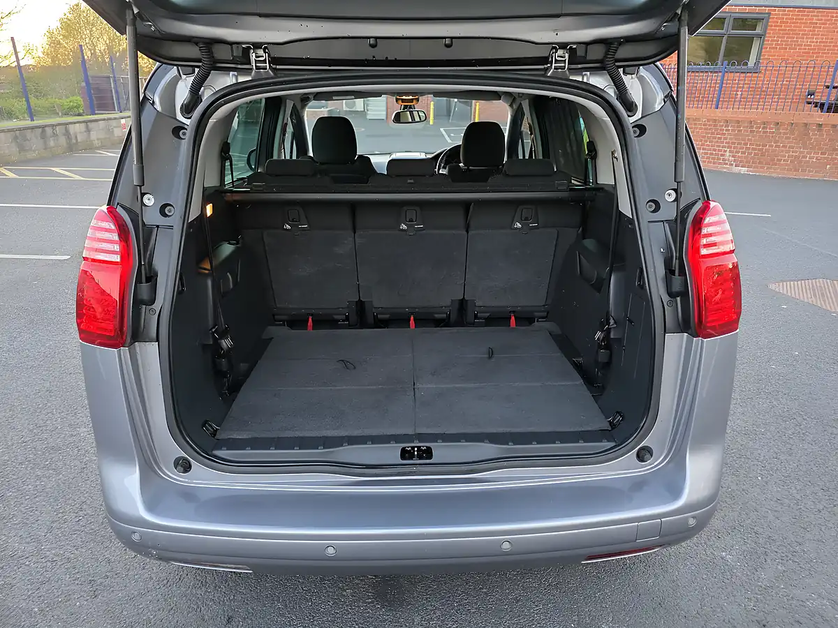 Used 2016 Peugeot 5008 Allure Grey - Interior and Exterior details 18