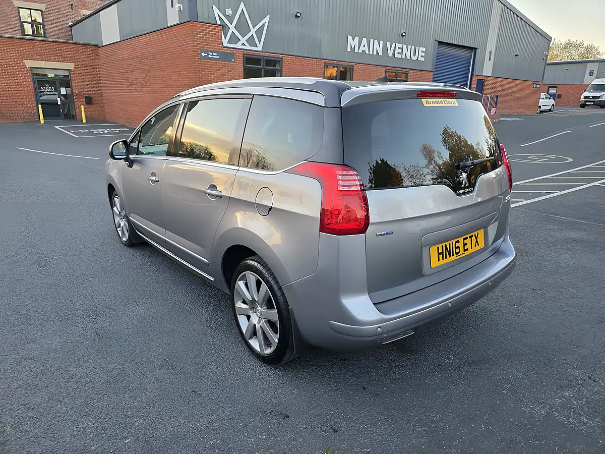 Used 2016 Peugeot 5008 Allure Grey - Interior and Exterior details 7