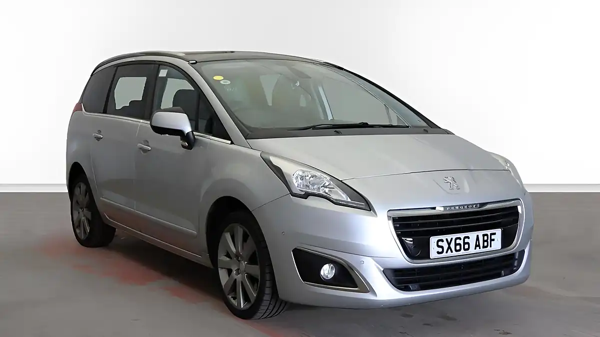 Used 2016 Peugeot 5008 Allure Silver - Front View