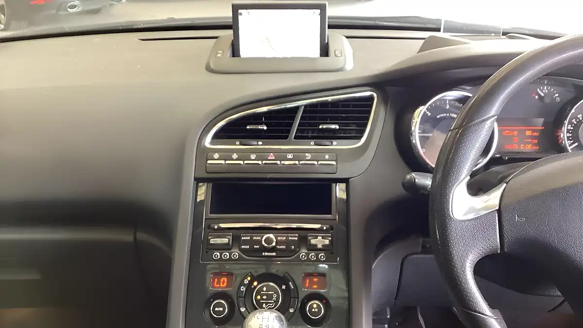 Used 2016 Peugeot 5008 Allure Silver - Interior and Exterior details 13