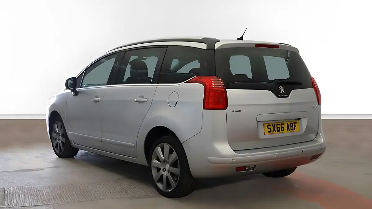 Used 2016 Peugeot 5008 Allure Silver - Interior and Exterior details 3