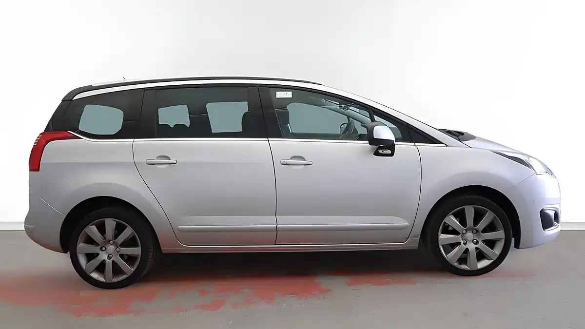 Used 2016 Peugeot 5008 Allure Silver - Interior and Exterior details 5