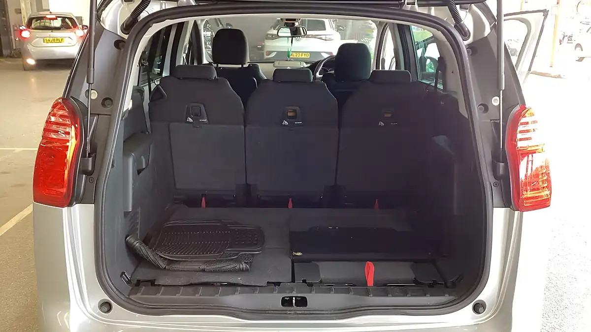 Used 2016 Peugeot 5008 Allure Silver - Interior and Exterior details 9