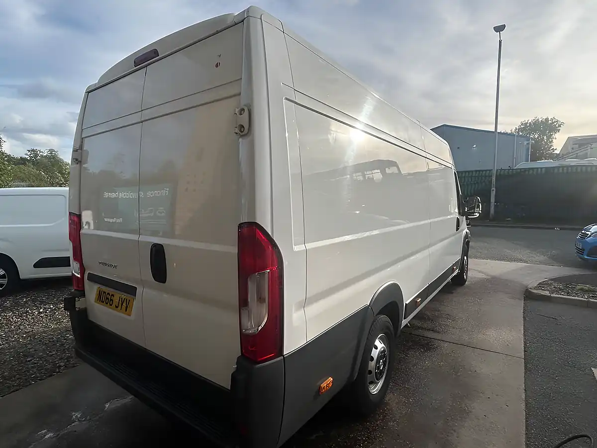 Used 2016 Peugeot Boxer 435 L4 H2 White - Interior and Exterior details 10