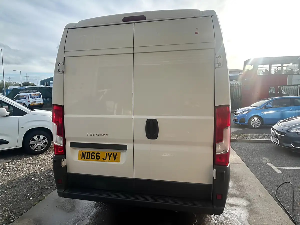 Used 2016 Peugeot Boxer 435 L4 H2 White - Interior and Exterior details 11