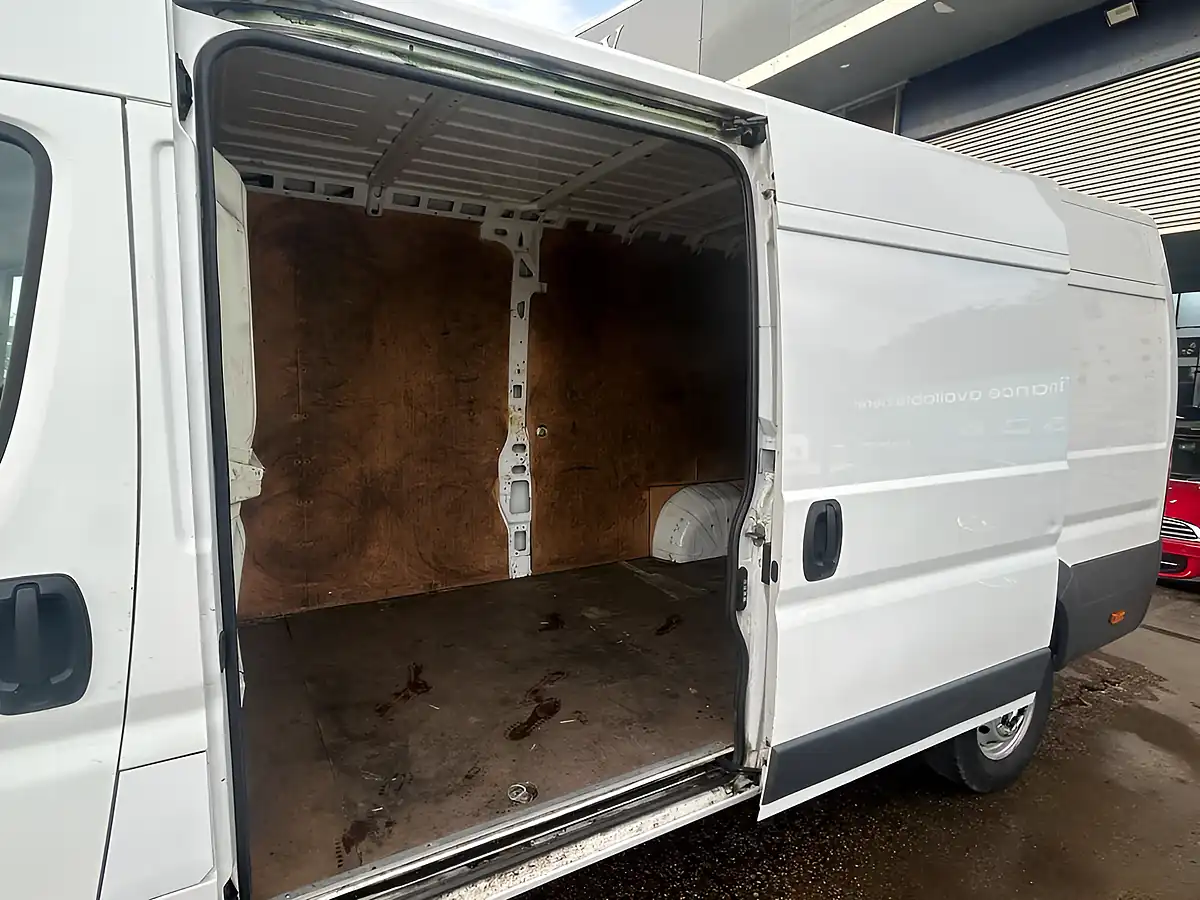 Used 2016 Peugeot Boxer 435 L4 H2 White - Interior and Exterior details 13