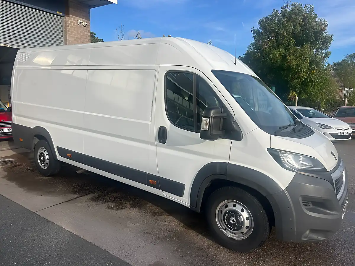 Used 2016 Peugeot Boxer 435 L4 H2 White - Interior and Exterior details 2