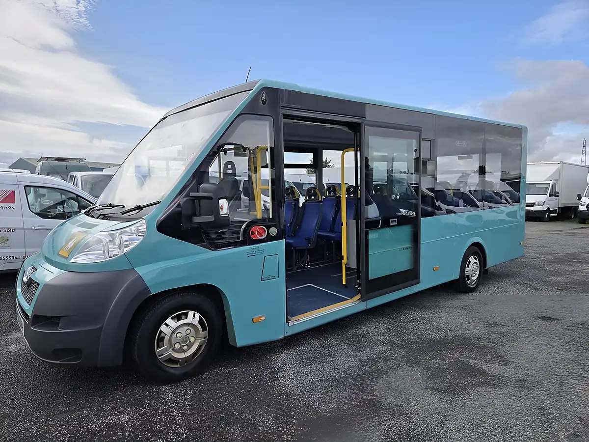 Used 2016 Peugeot Boxer 440 Back To Back Chassis Cab Green - Interior and Exterior details 3