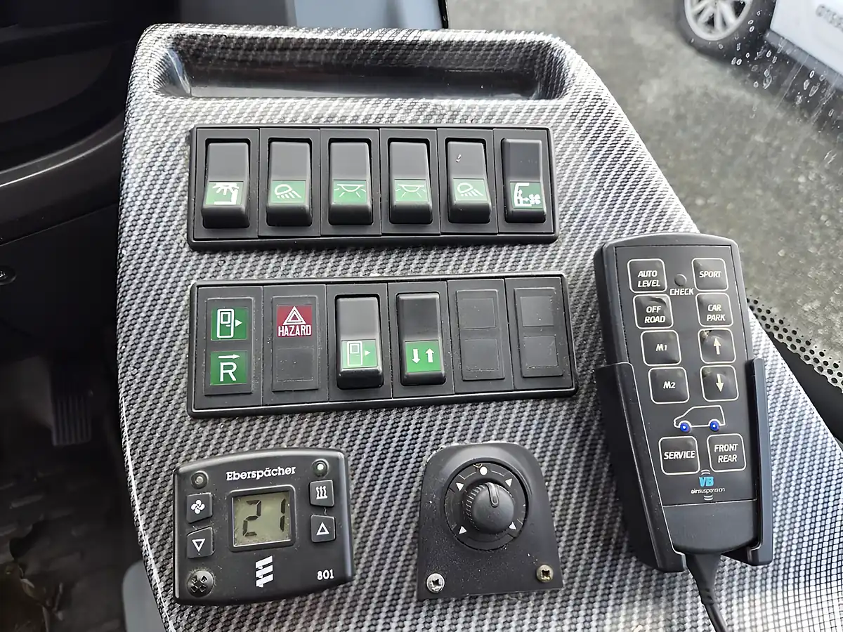 Used 2016 Peugeot Boxer 440 Back To Back Chassis Cab Green - Interior and Exterior details 9
