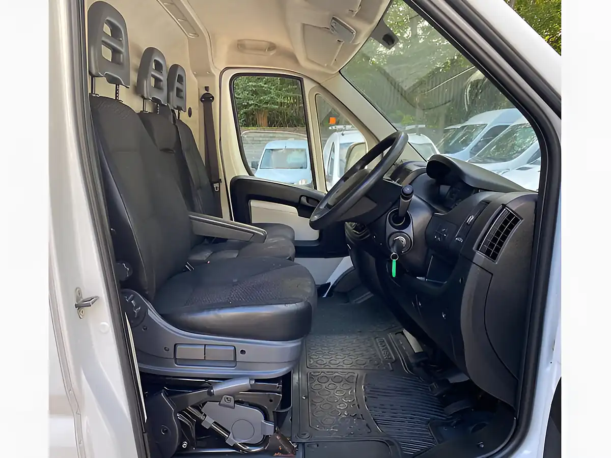 Used 2016 Peugeot Boxer Professional White - Interior and Exterior details 17