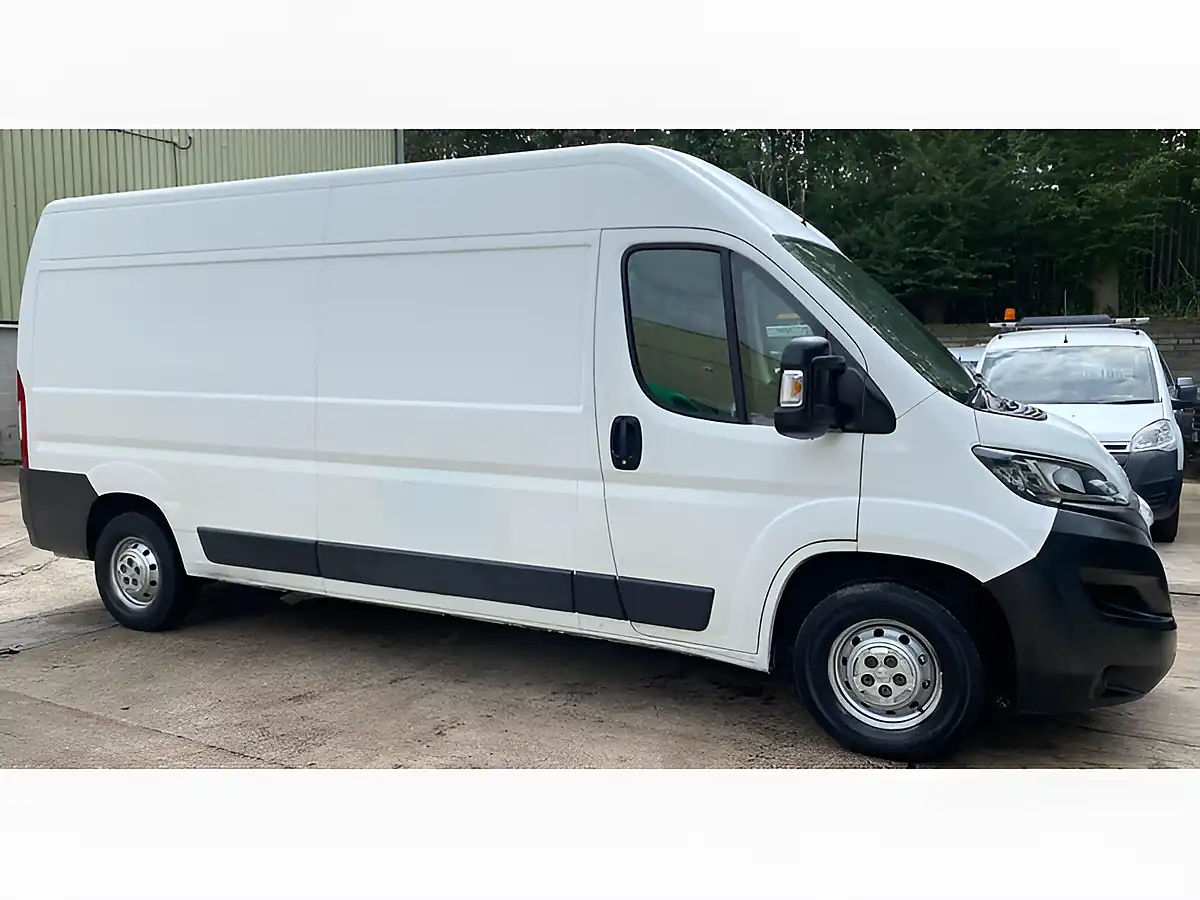 Used 2016 Peugeot Boxer Professional White - Interior and Exterior details 4