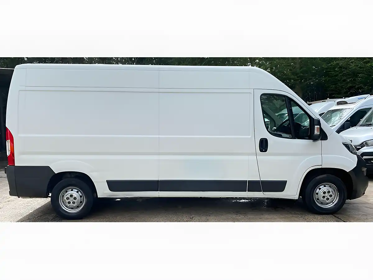 Used 2016 Peugeot Boxer Professional White - Interior and Exterior details 5