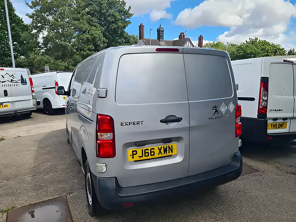 Used 2016 Peugeot Expert Pro Silver - Interior and Exterior details 14