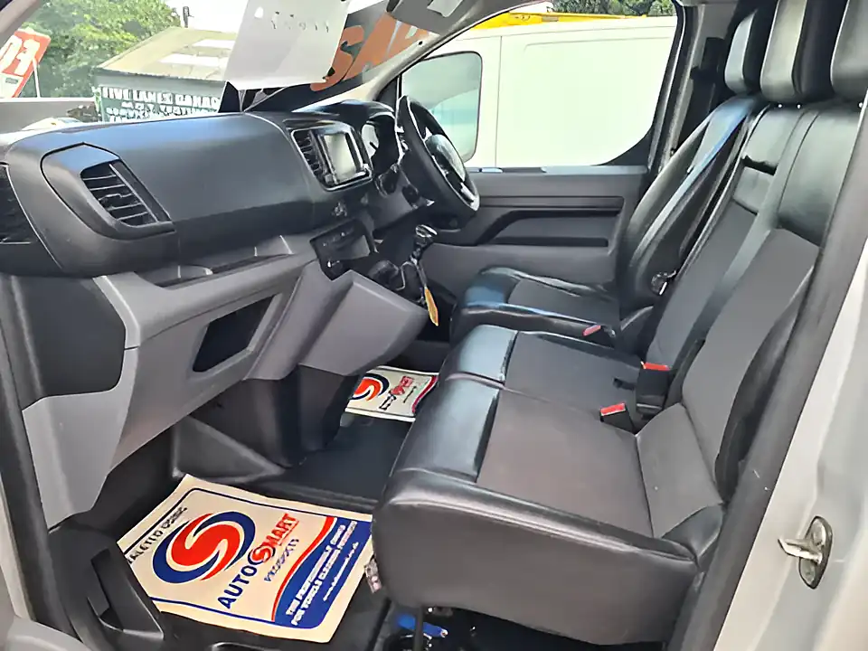 Used 2016 Peugeot Expert Pro Silver - Interior and Exterior details 9