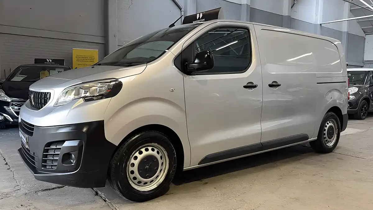 Used 2016 Peugeot Expert Professional Silver - Front View