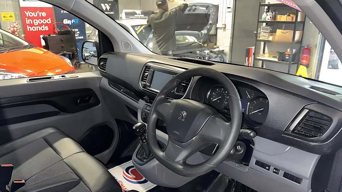 Used 2016 Peugeot Expert Professional Silver - Interior and Exterior details 11