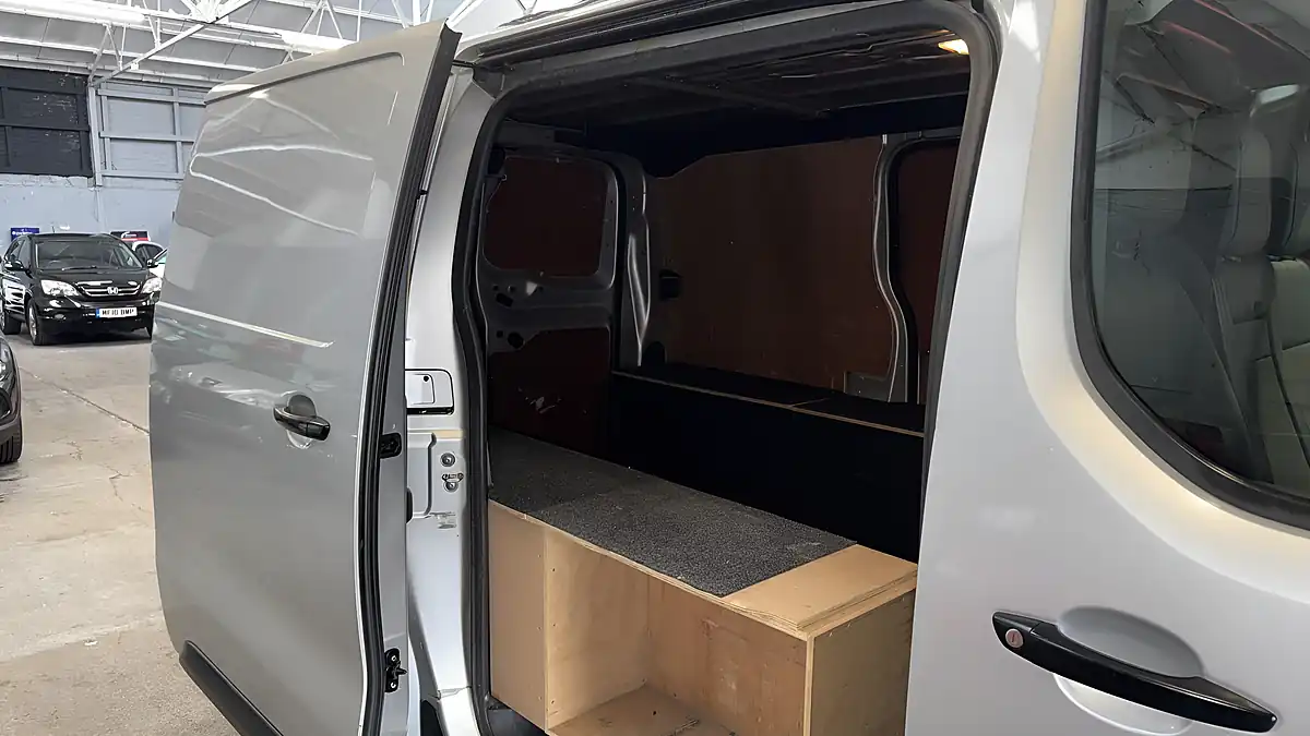Used 2016 Peugeot Expert Professional Silver - Interior and Exterior details 13