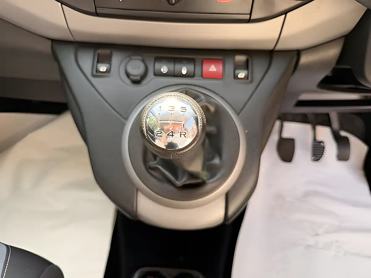 Used 2016 Peugeot Horizon Blue - Interior and Exterior details 18