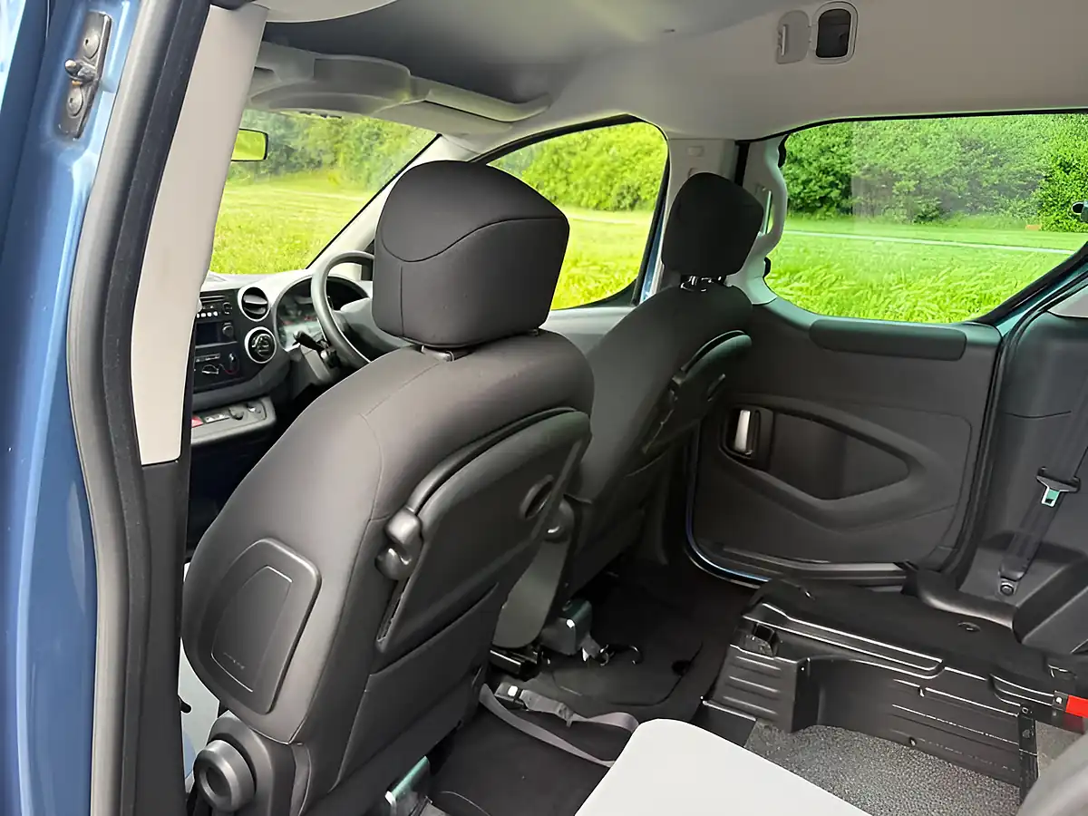 Used 2016 Peugeot Horizon Re Blue - Interior and Exterior details 13