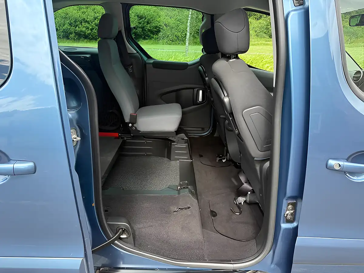 Used 2016 Peugeot Horizon Re Blue - Interior and Exterior details 17