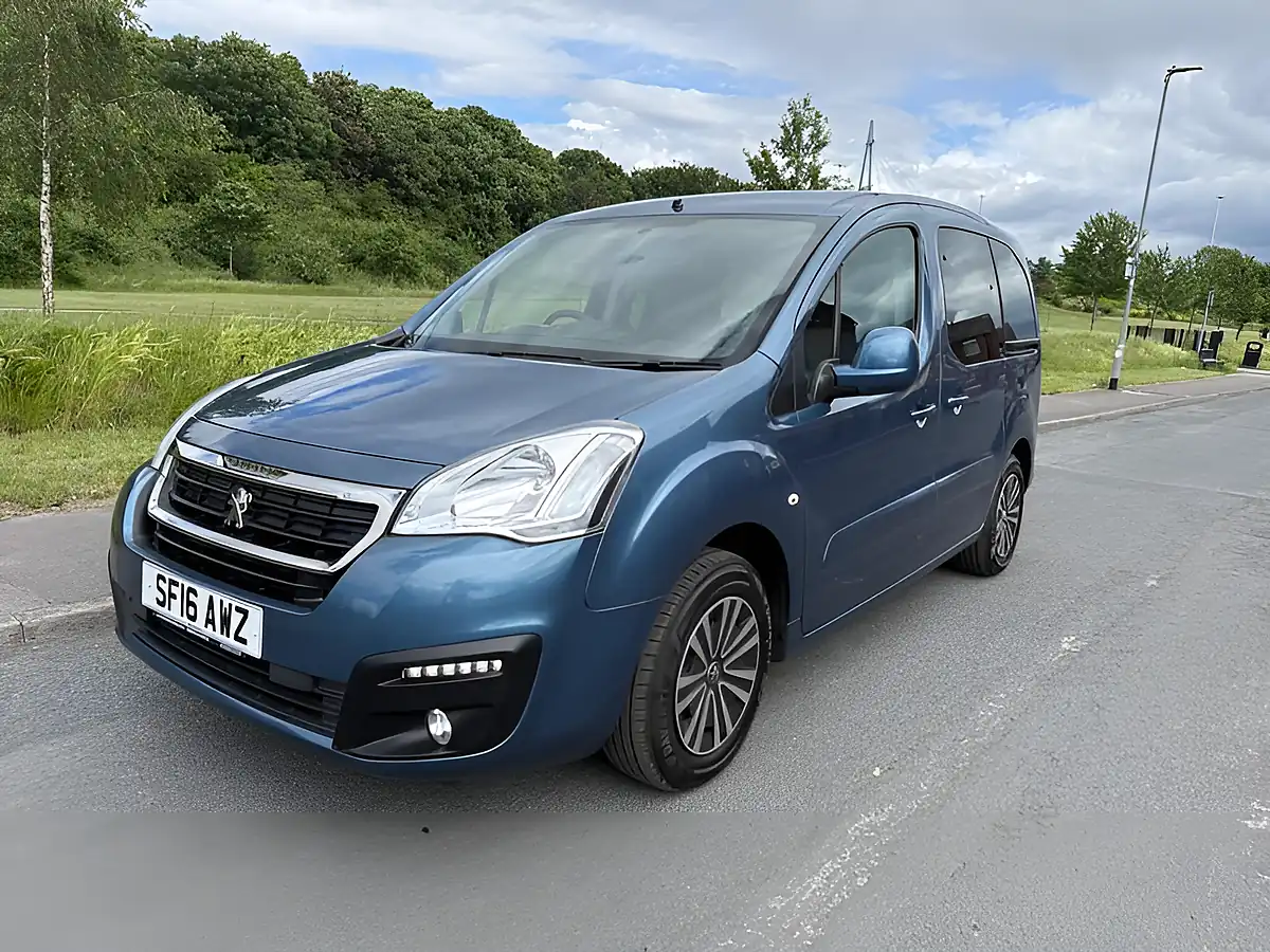 Used 2016 Peugeot Horizon Re Blue - Interior and Exterior details 5