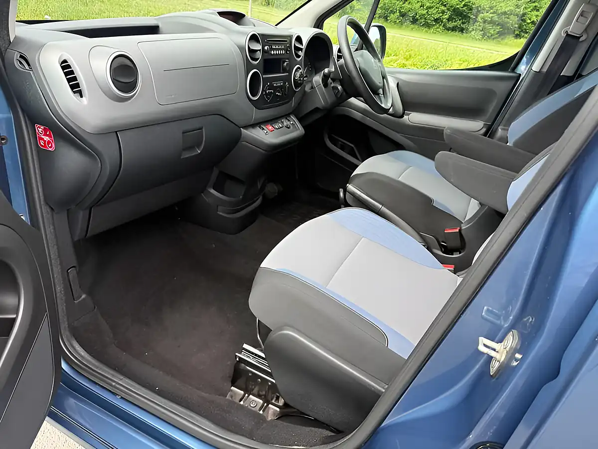 Used 2016 Peugeot Horizon Re Blue - Interior and Exterior details 8