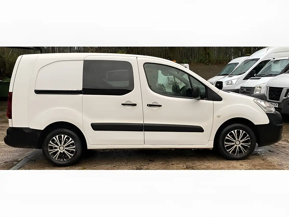 Used 2016 Peugeot Partner 744 S White - Interior and Exterior details 7
