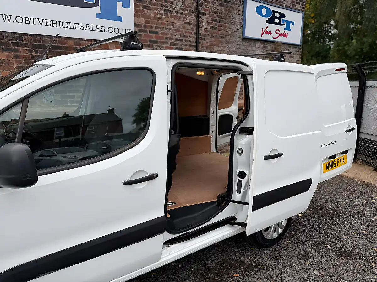 Used 2016 Peugeot Partner 850 Professional White - Interior and Exterior details 11